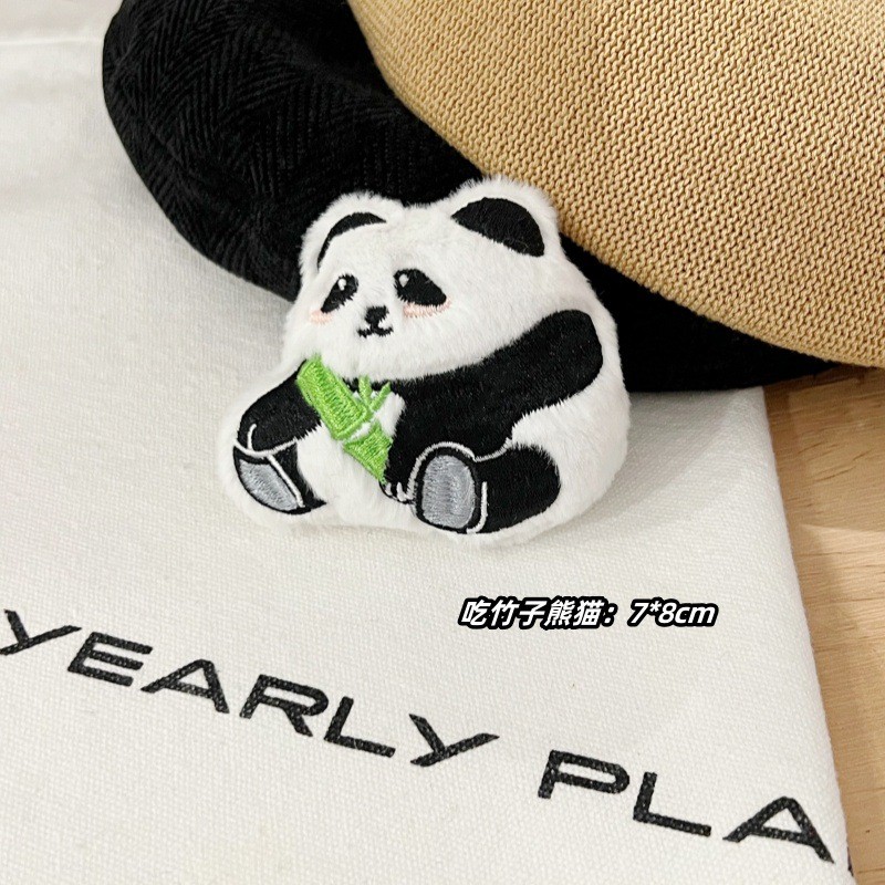 Pin cài áo bông Panda