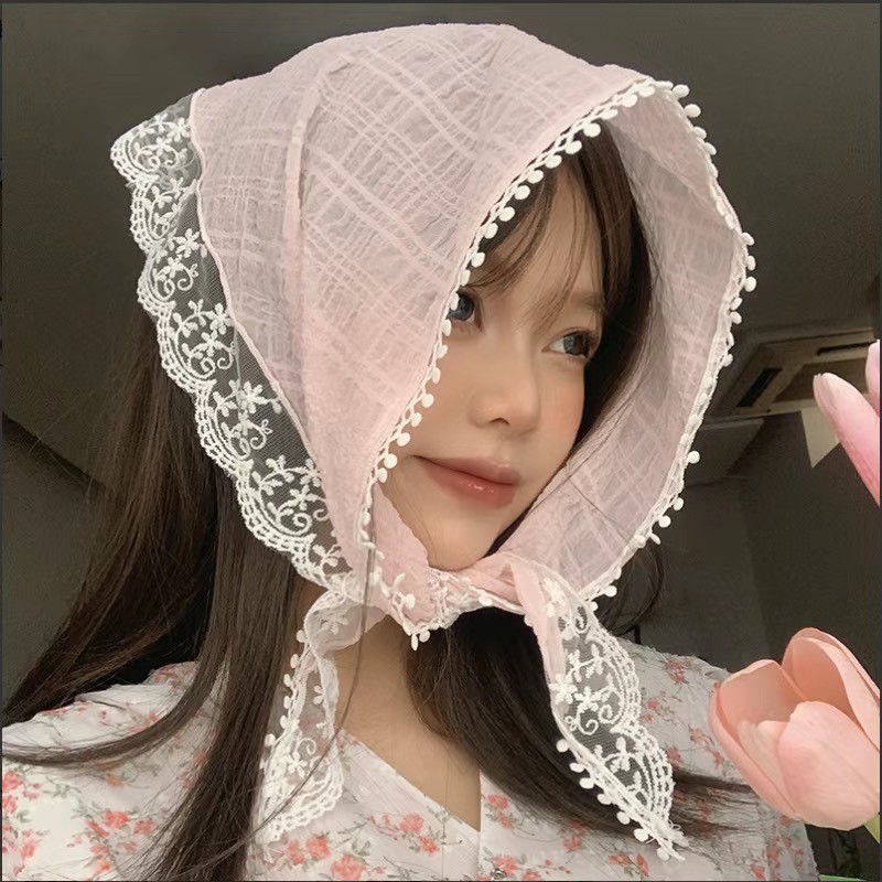 Khăn tam giác viền ren