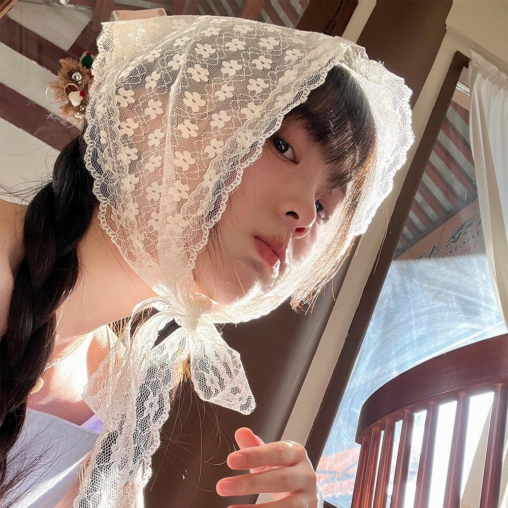 Khăn tam giác viền ren