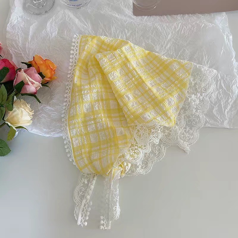 Khăn tam giác viền ren