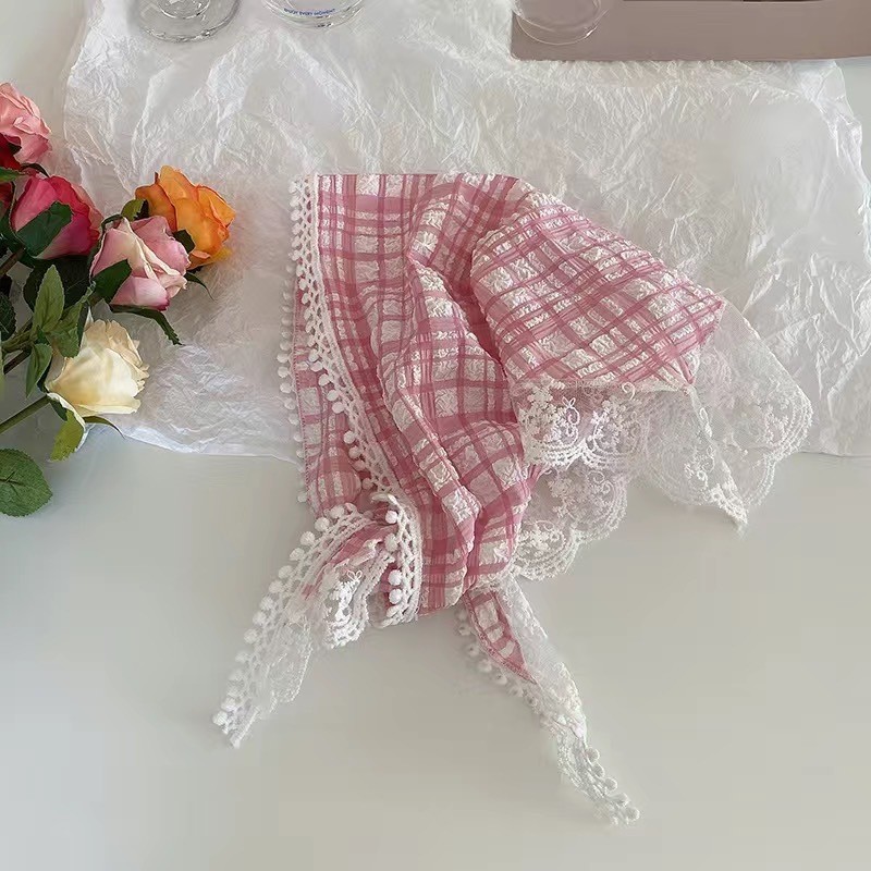 Khăn tam giác viền ren