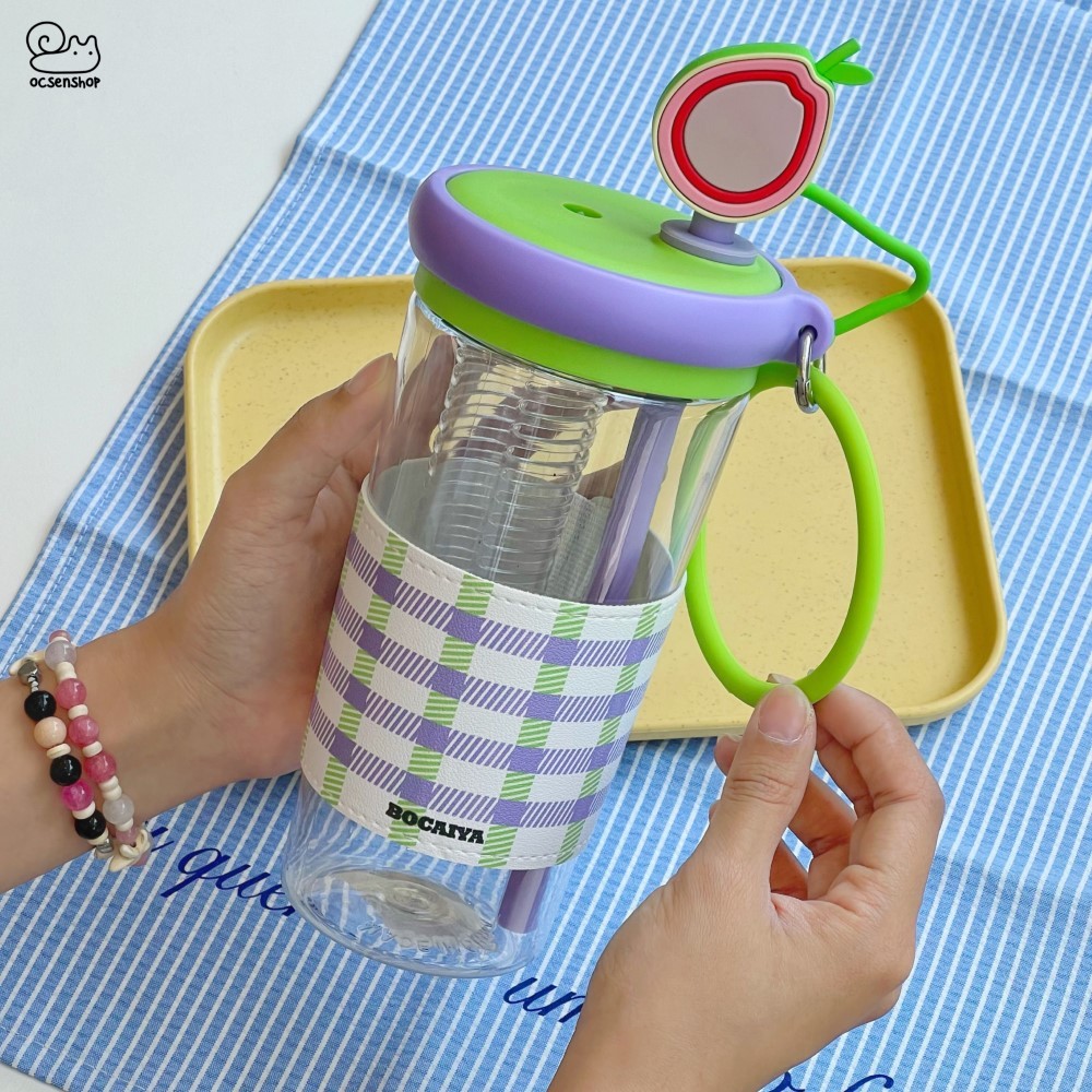 Bình nhựa Trái cây kèm bao da kẻ (800ml)