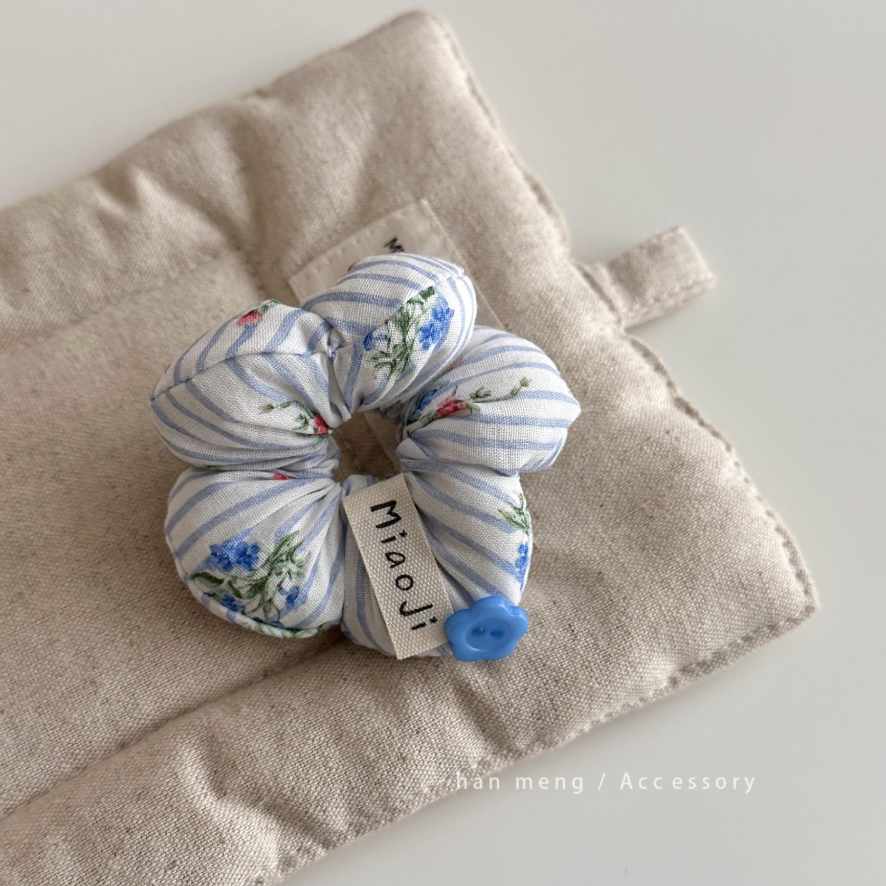 Scrunchie hoa bông phồng họa tiết