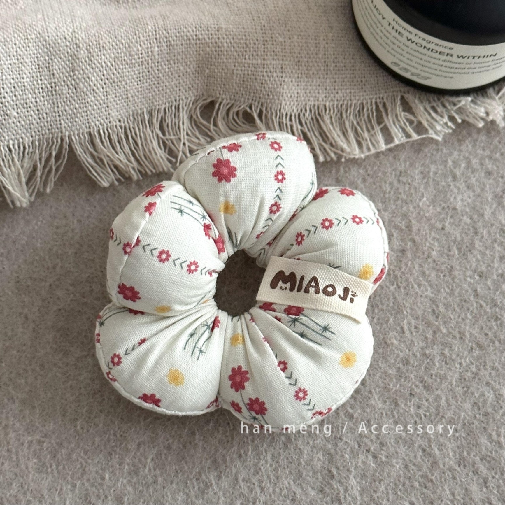 Scrunchie hoa bông phồng họa tiết
