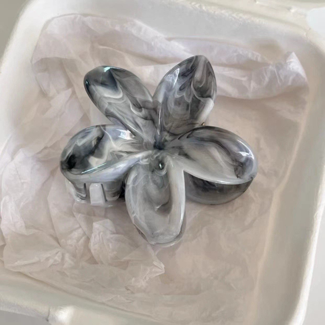 Kẹp càng cua hoa sứ Marble (8cm)