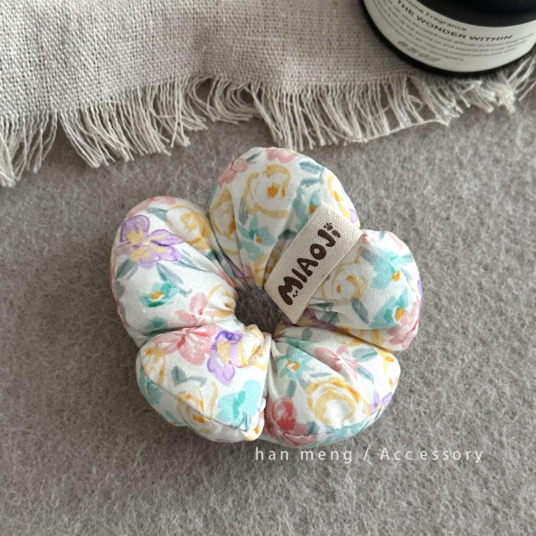 Scrunchie hoa bông phồng họa tiết