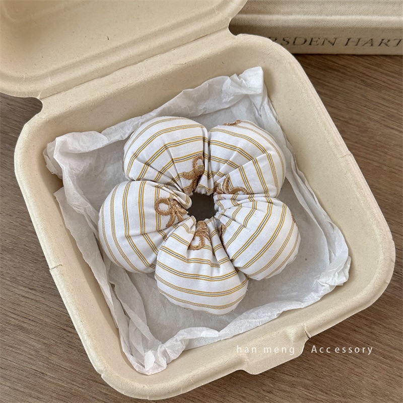 Scrunchie hoa bông phồng họa tiết