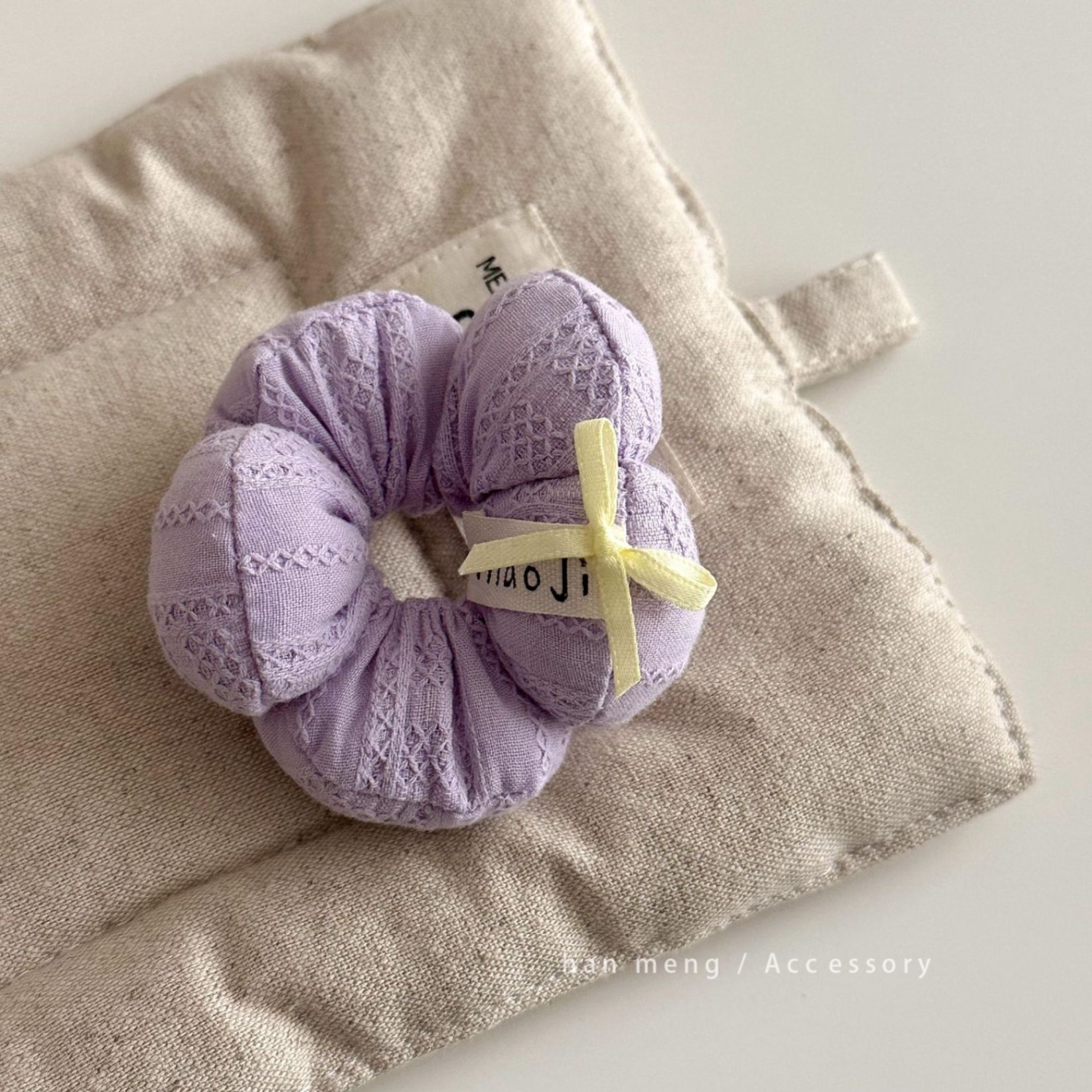 Scrunchie hoa bông phồng họa tiết