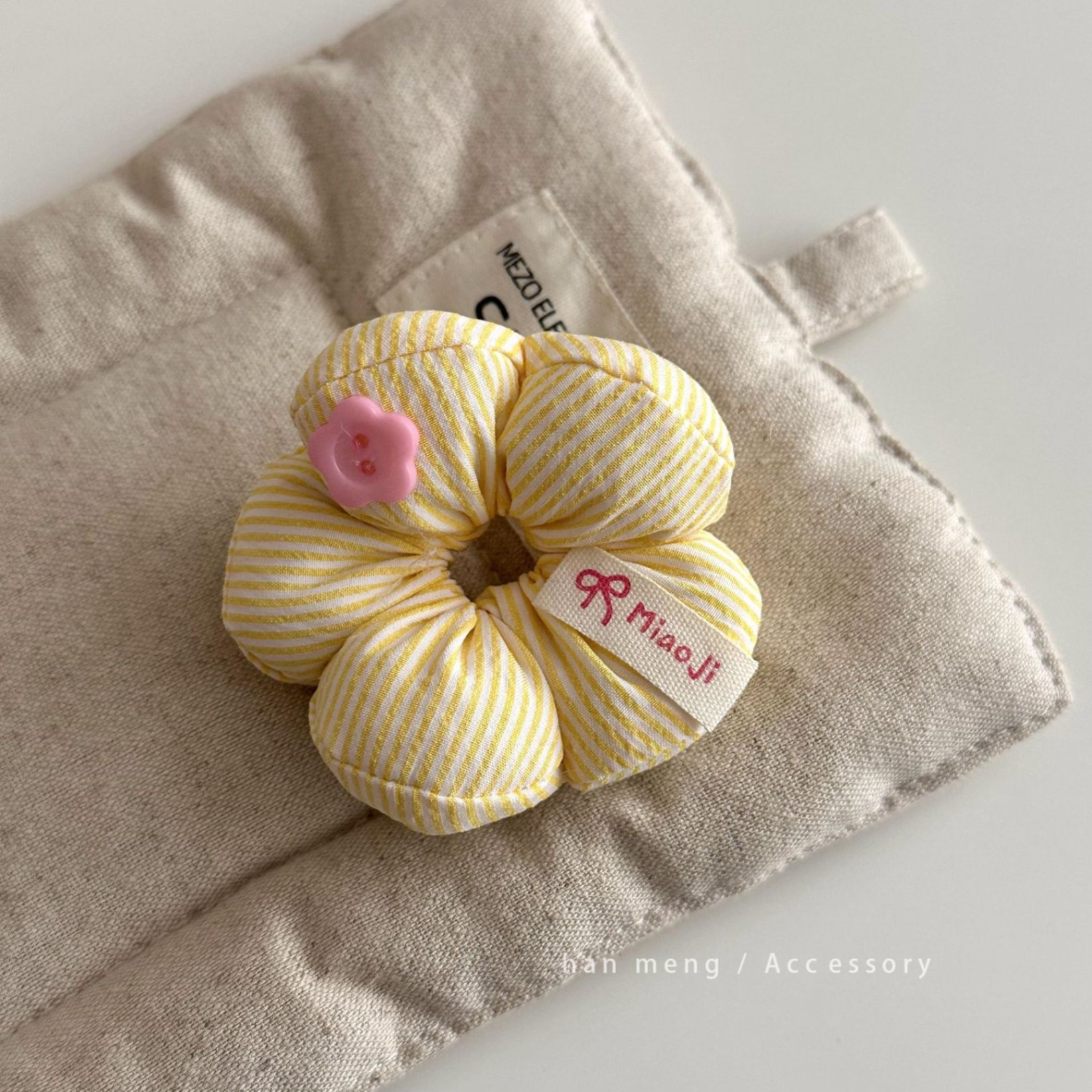 Scrunchie hoa bông phồng họa tiết