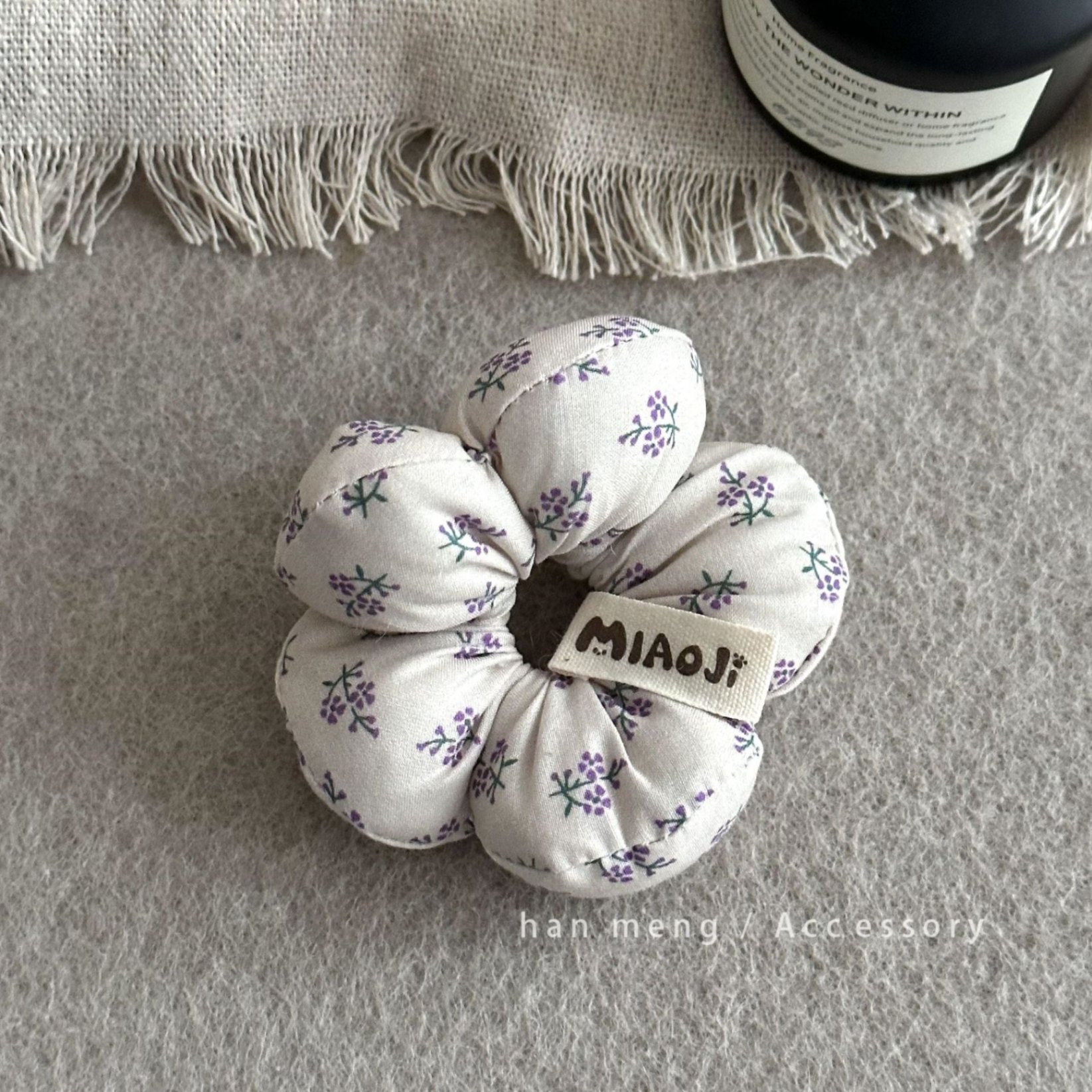Scrunchie hoa bông phồng họa tiết