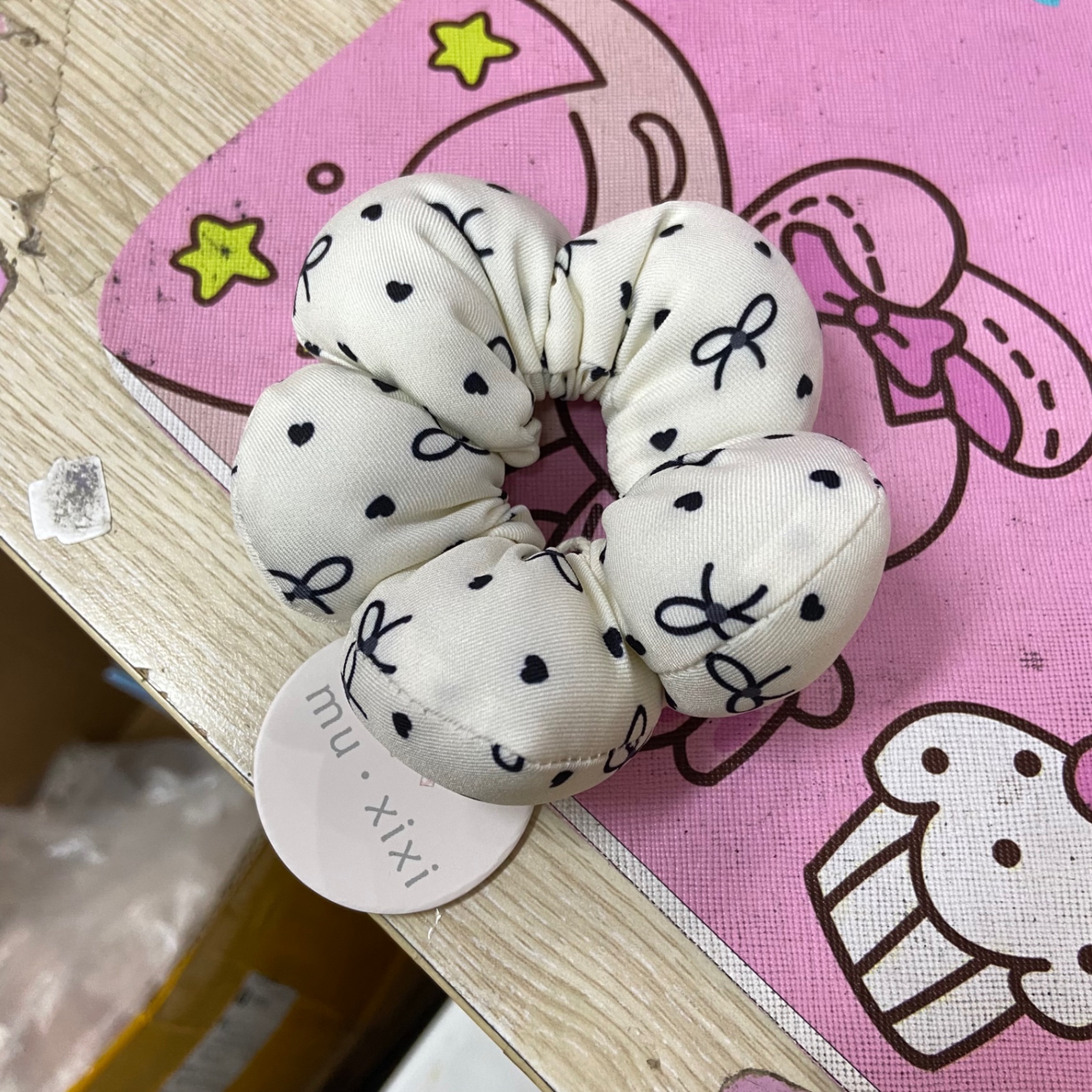 Scrunchie hoa bông phồng họa tiết