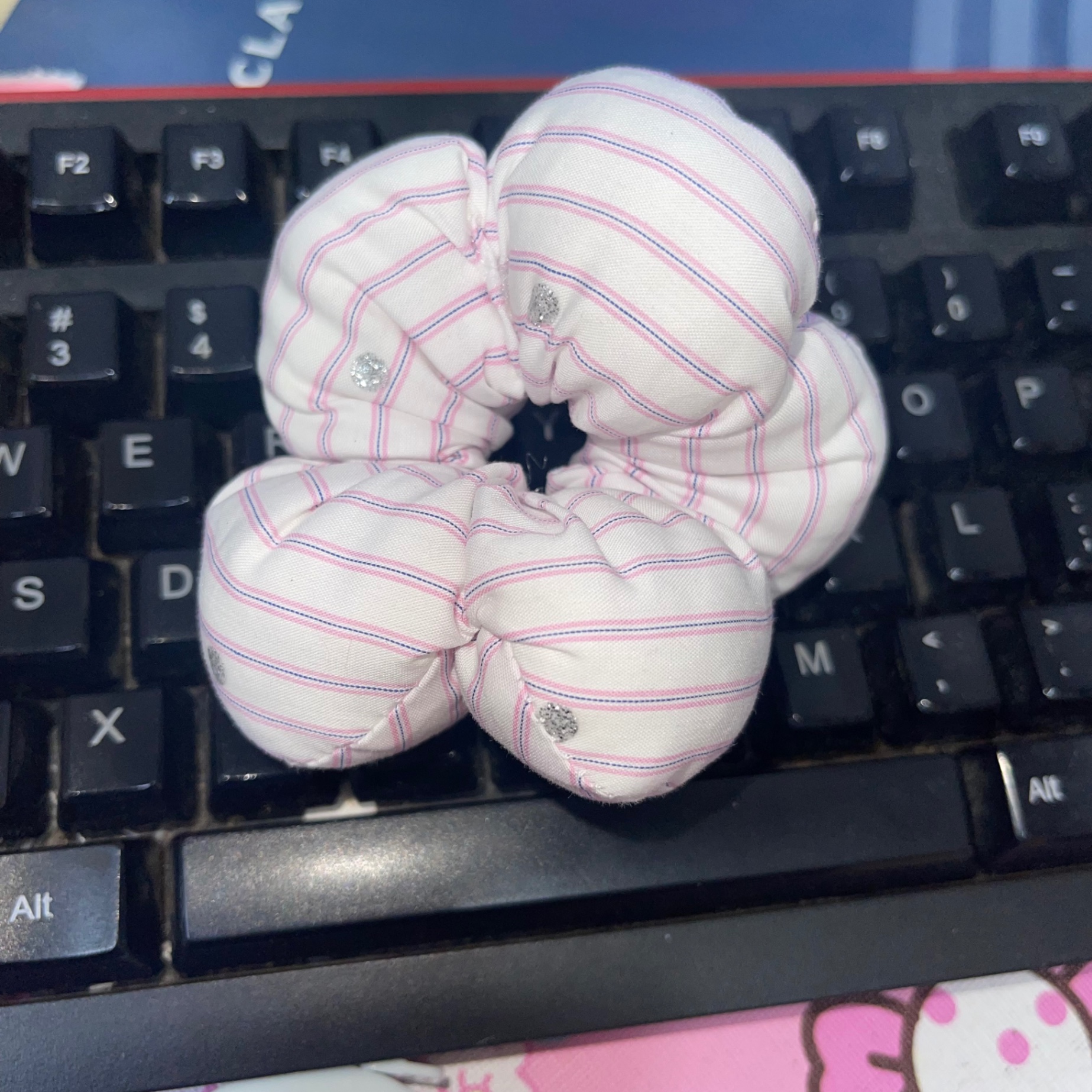 Scrunchie hoa bông phồng họa tiết