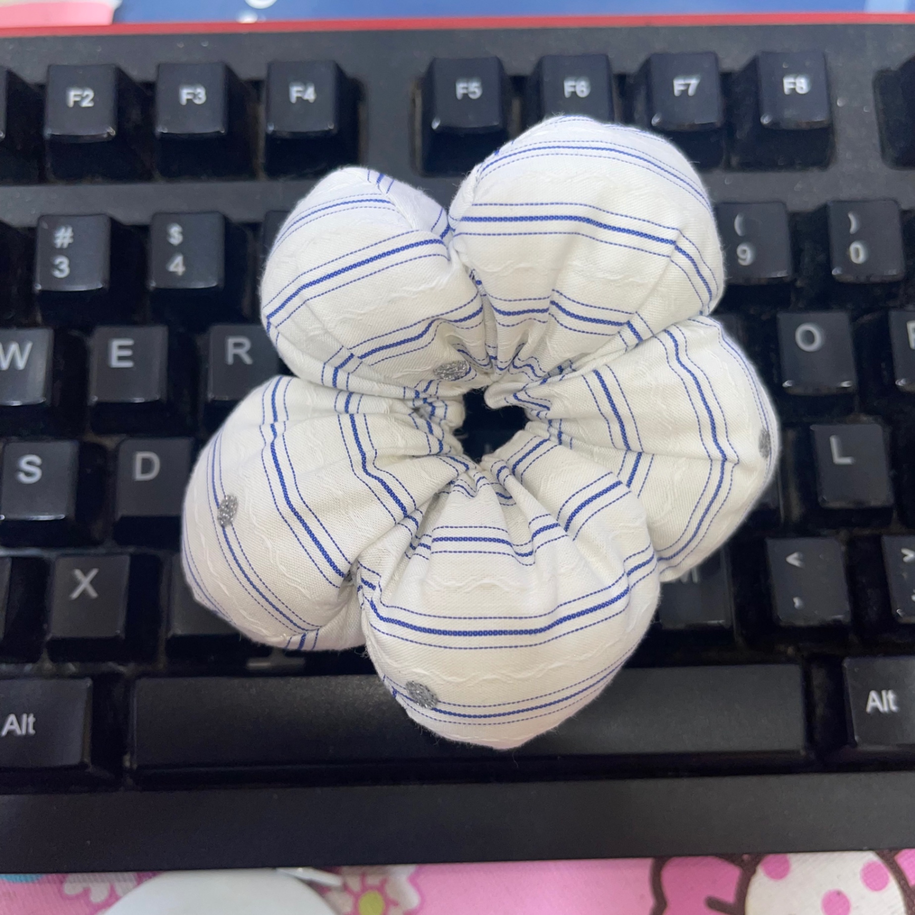 Scrunchie hoa bông phồng họa tiết
