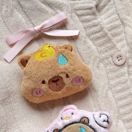 Pin cài áo bông Capybara