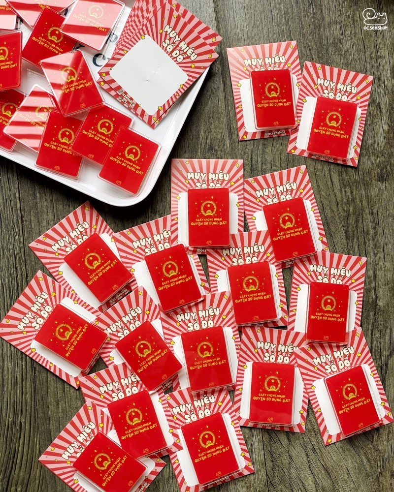 Huy hiệu Ốc Sên Acrylic