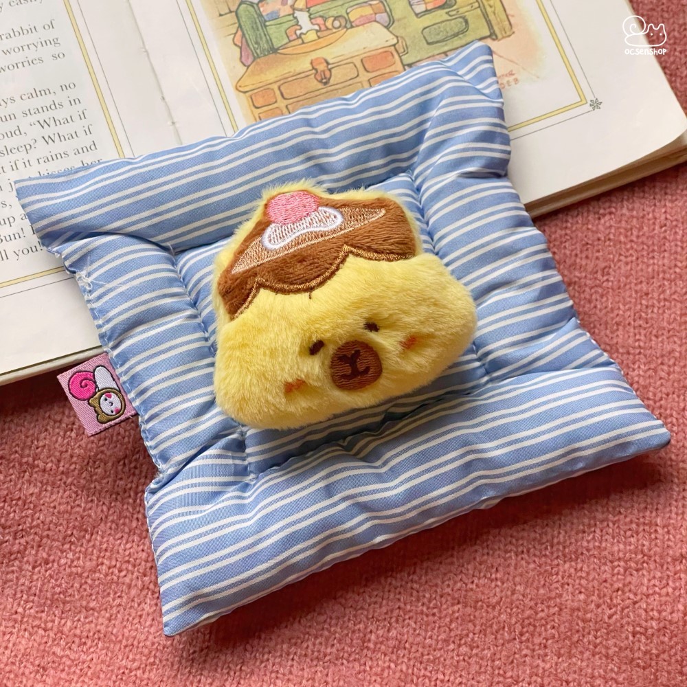 Pin cài áo bông Capybara cosplay đồ ăn