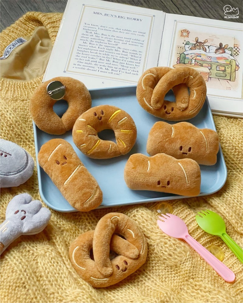 Pin cài áo bông Bánh
