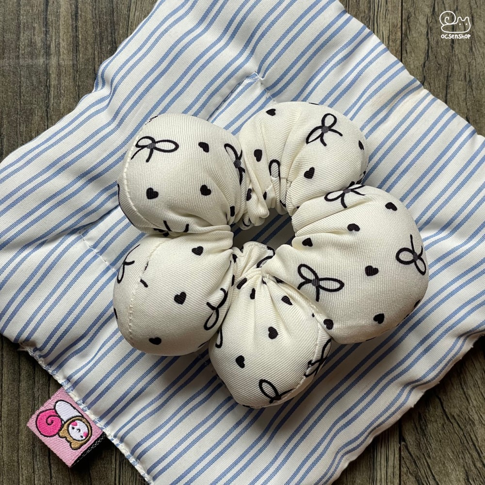 Scrunchie hoa bông phồng họa tiết