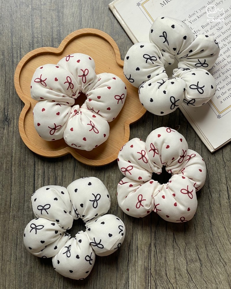 Scrunchie hoa bông phồng họa tiết
