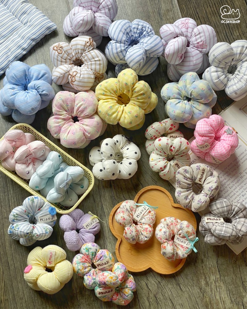 Scrunchie hoa bông phồng họa tiết