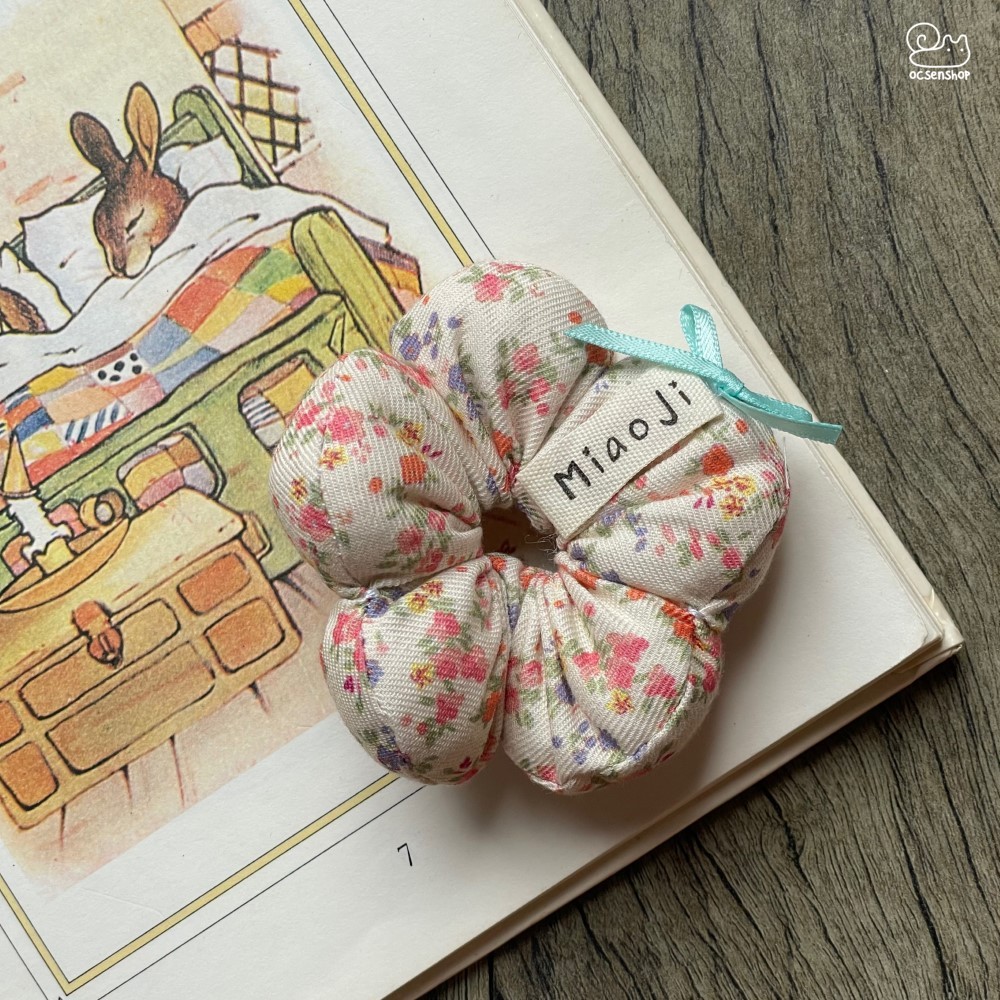 Scrunchie hoa bông phồng họa tiết
