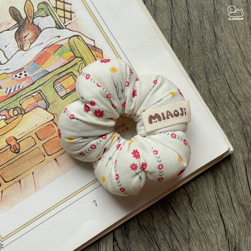 Scrunchie hoa bông phồng họa tiết