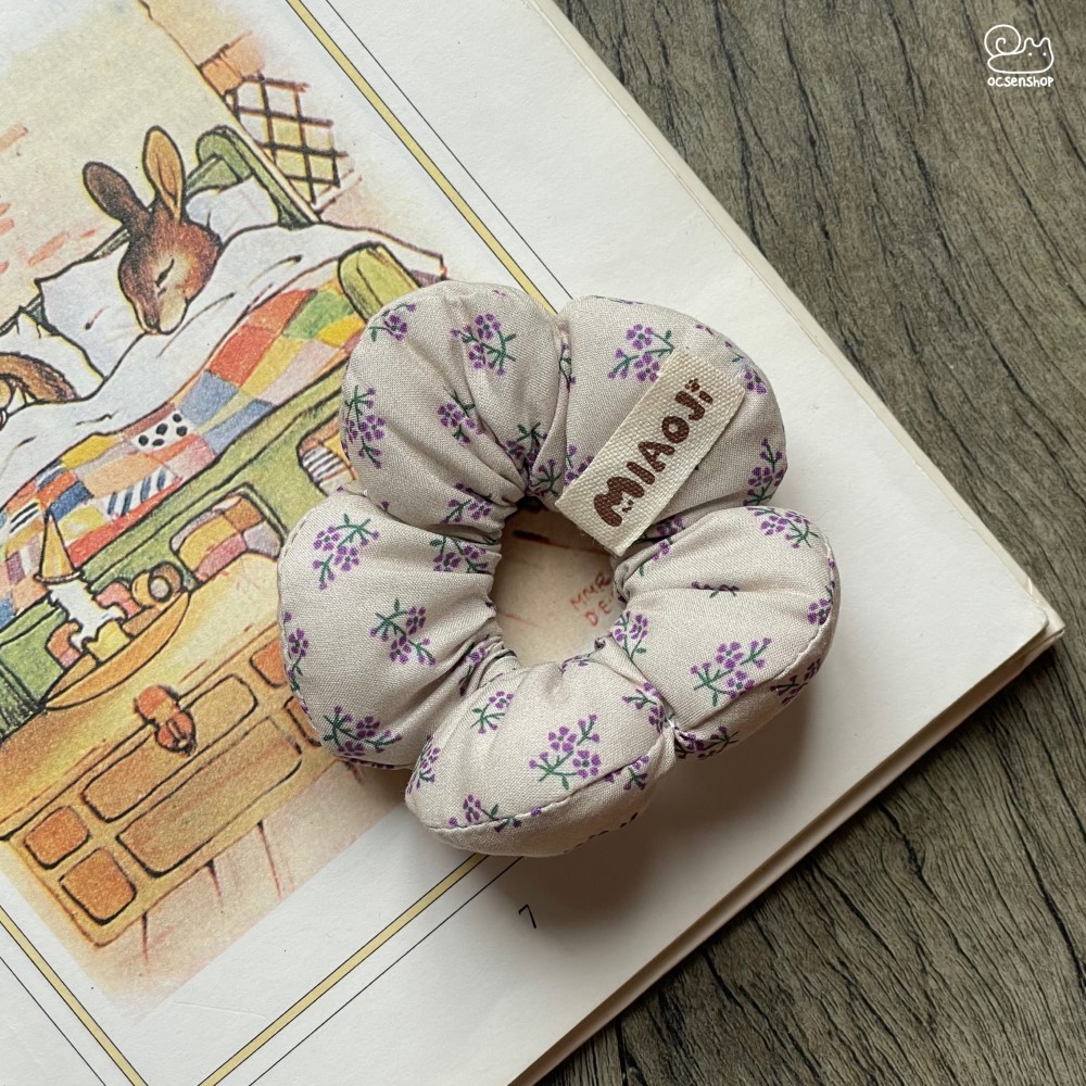 Scrunchie hoa bông phồng họa tiết