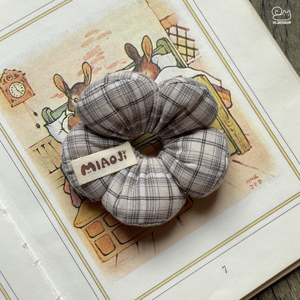 Scrunchie hoa bông phồng họa tiết
