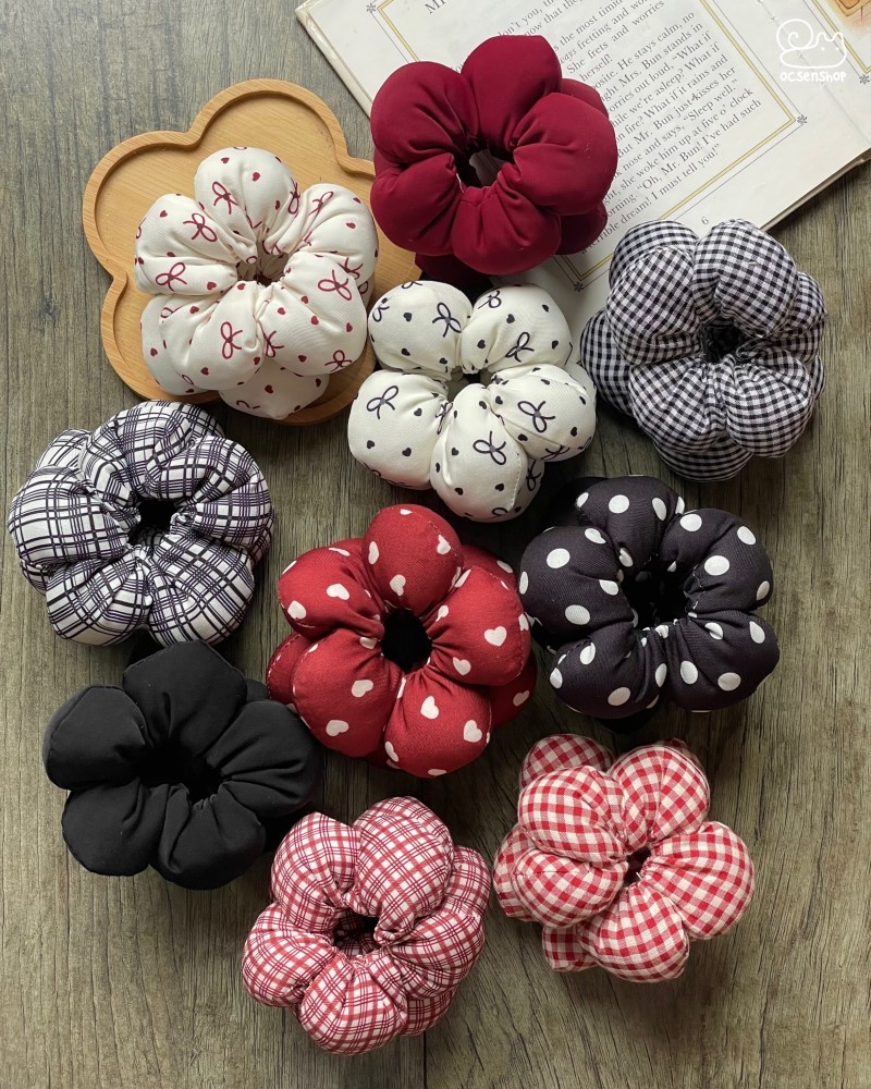 Scrunchie hoa bông phồng họa tiết