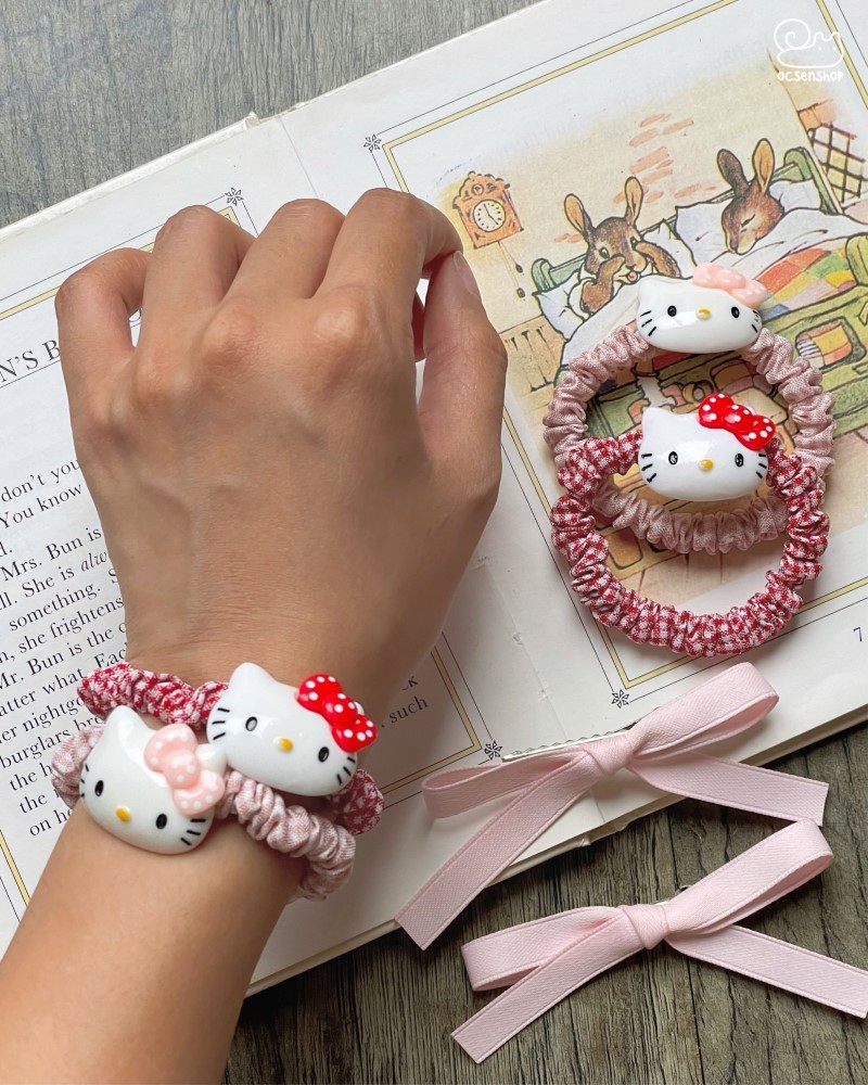 Chun buộc tóc vải nhún kẻ Hello Kitty
