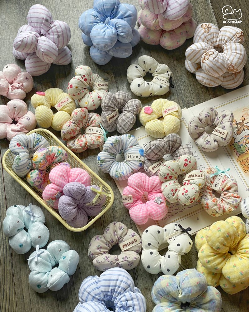 Scrunchie hoa bông phồng họa tiết