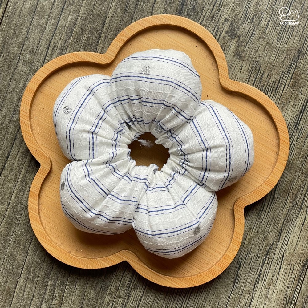 Scrunchie hoa bông phồng họa tiết
