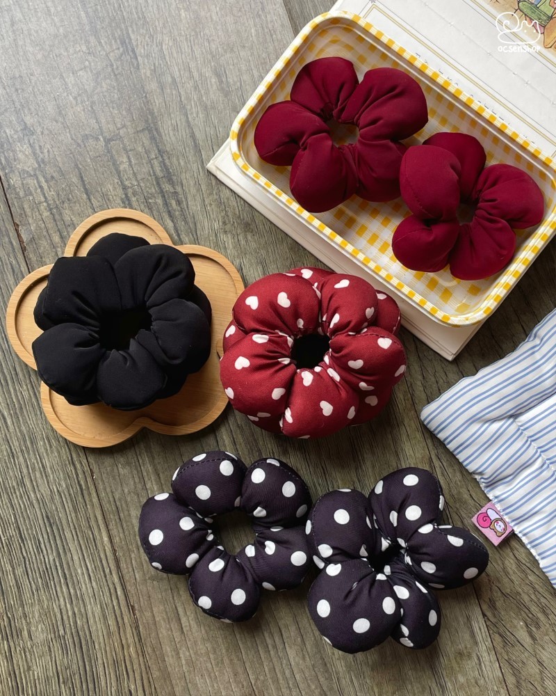Scrunchie hoa bông phồng họa tiết