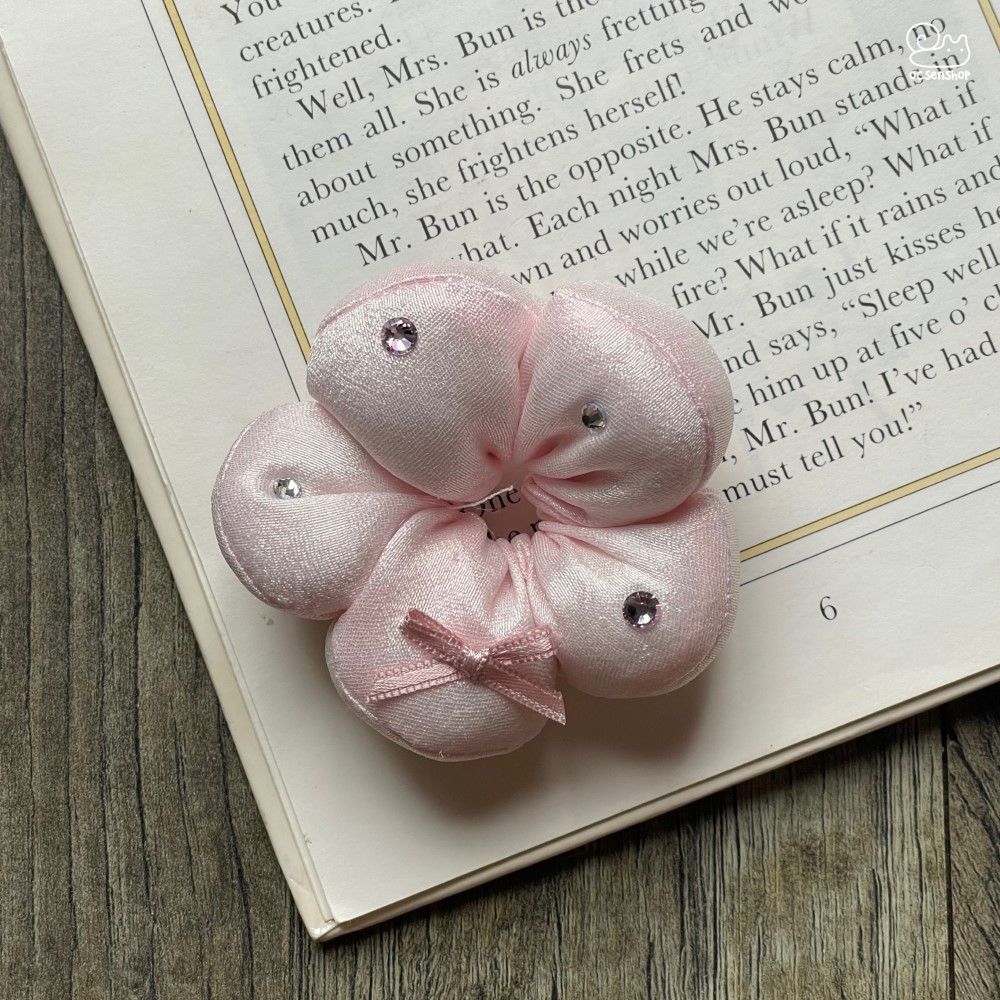 Scrunchie hoa bông phồng họa tiết