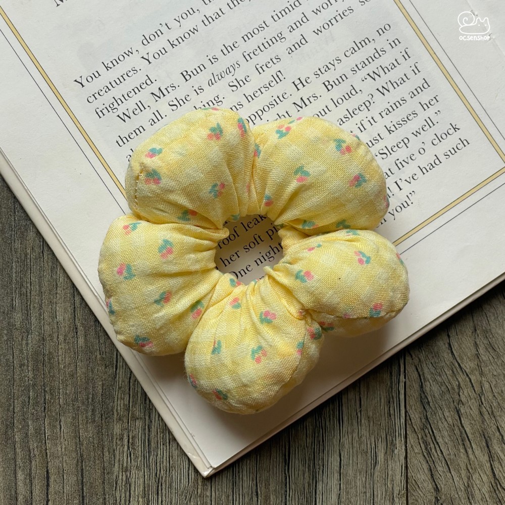 Scrunchie hoa bông phồng họa tiết