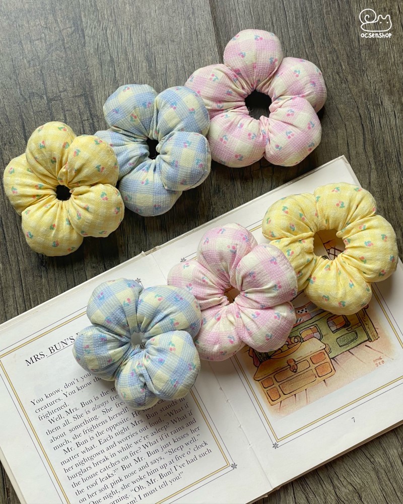 Scrunchie hoa bông phồng họa tiết