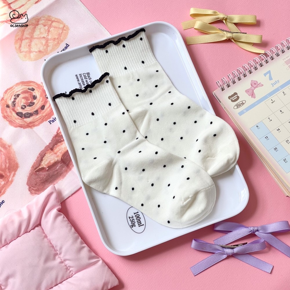 Tất cao cổ nền chấm pastel viền xoăn