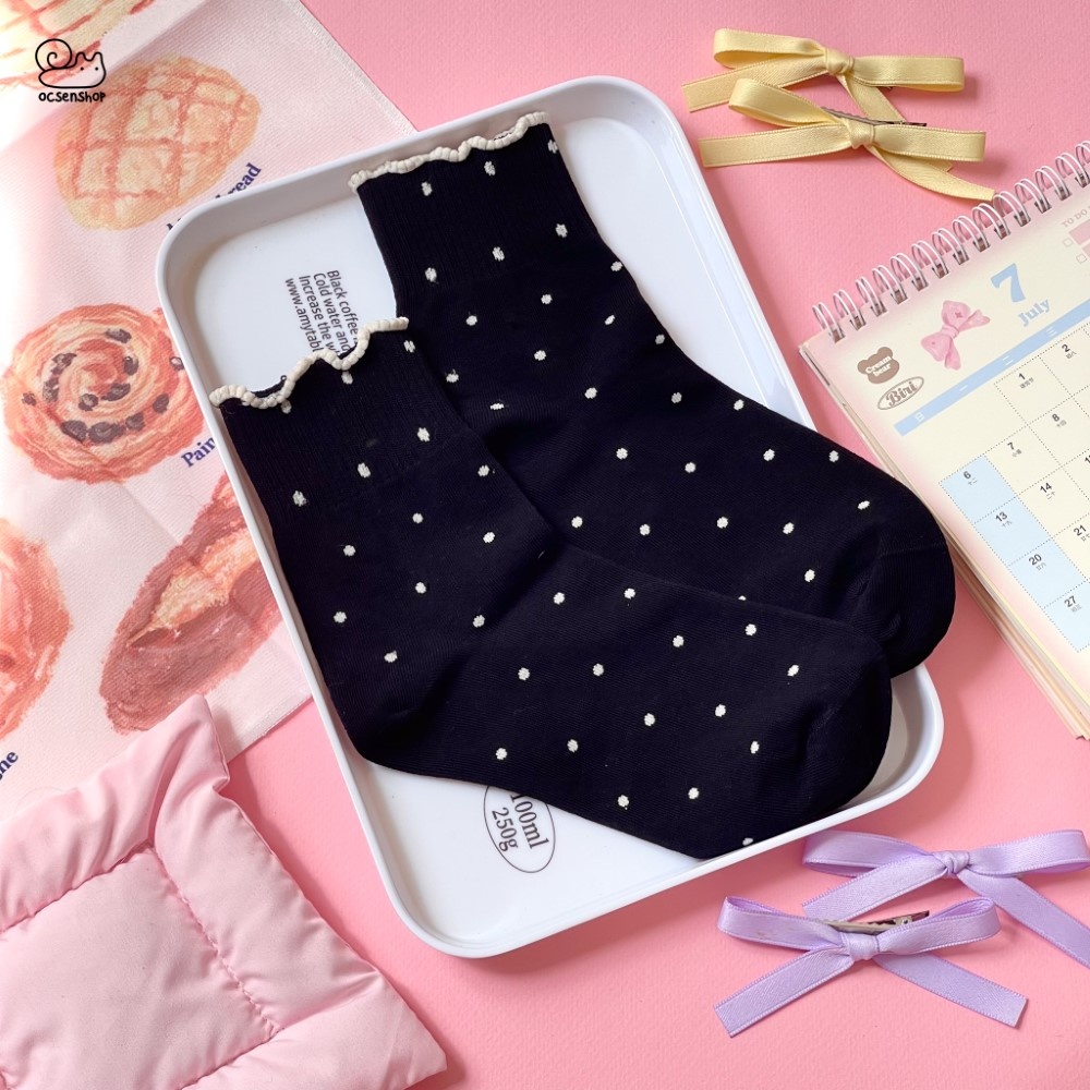 Tất cao cổ nền chấm pastel viền xoăn