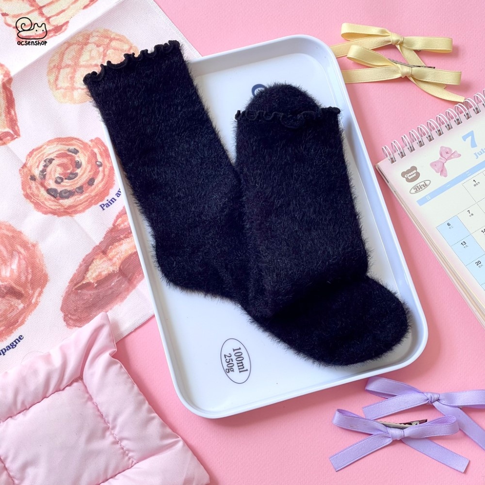 Tất cao cổ bông xù viền xoăn
