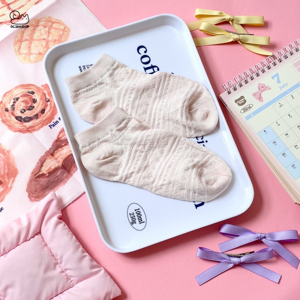 Tất ngắn cổ họa tiết quả trám