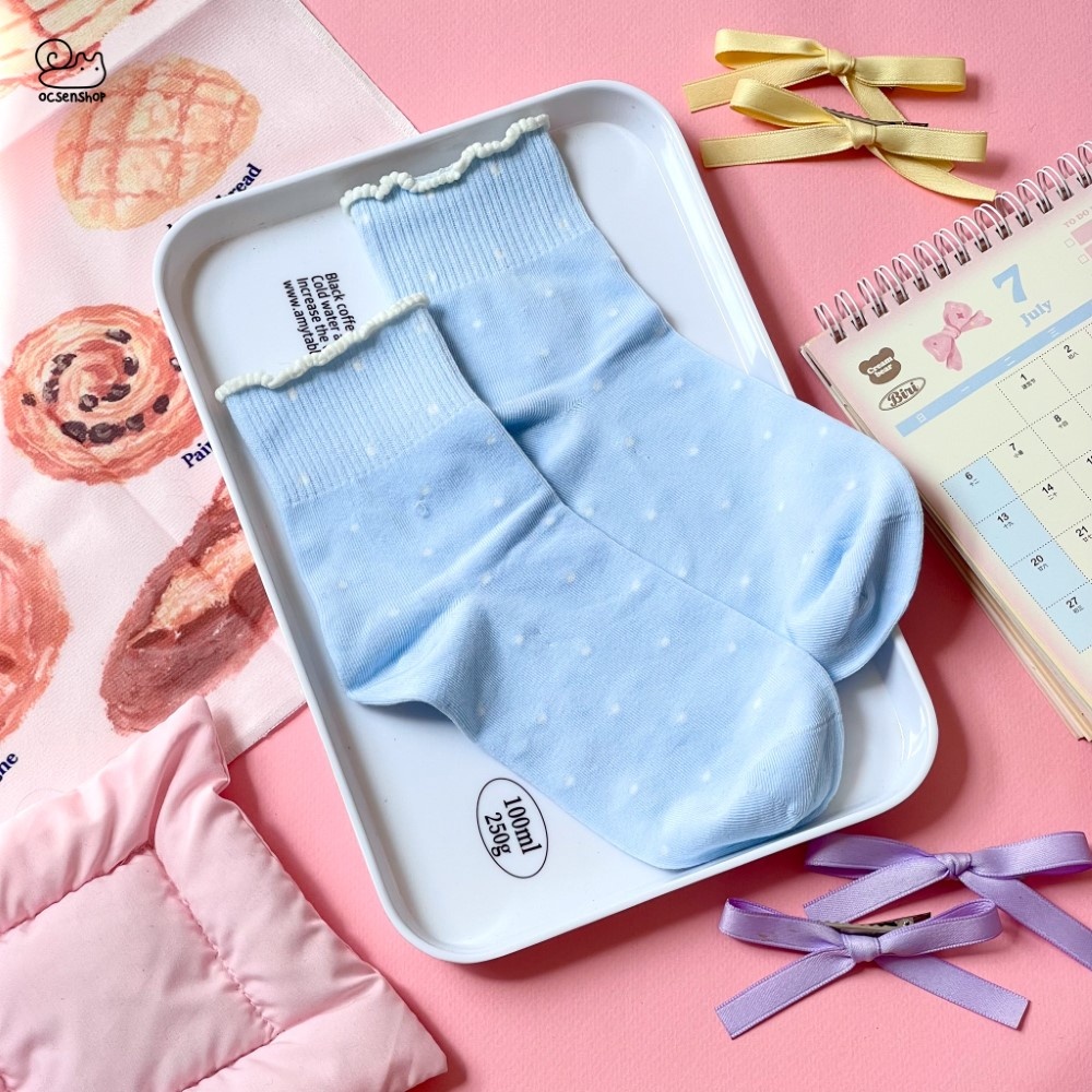 Tất cao cổ nền chấm pastel viền xoăn