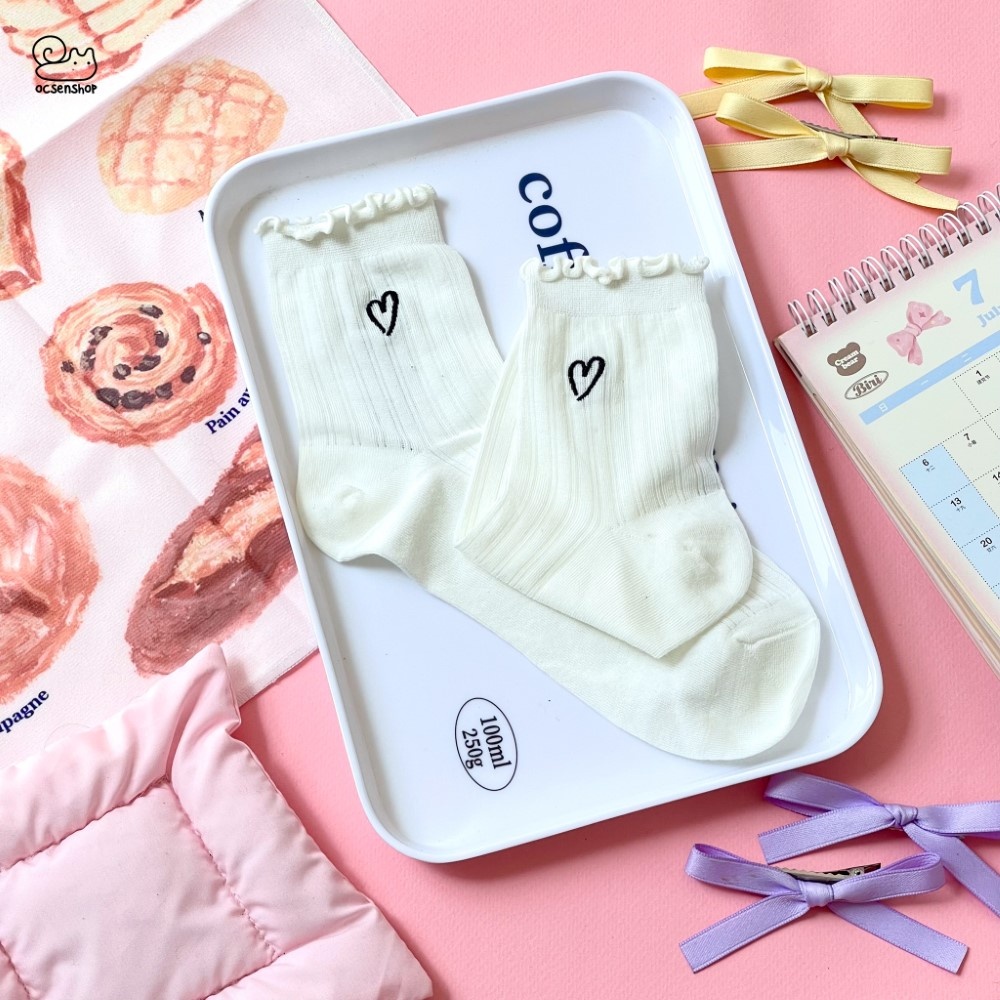 Tất cao cổ cổ xoăn thêu trái tim