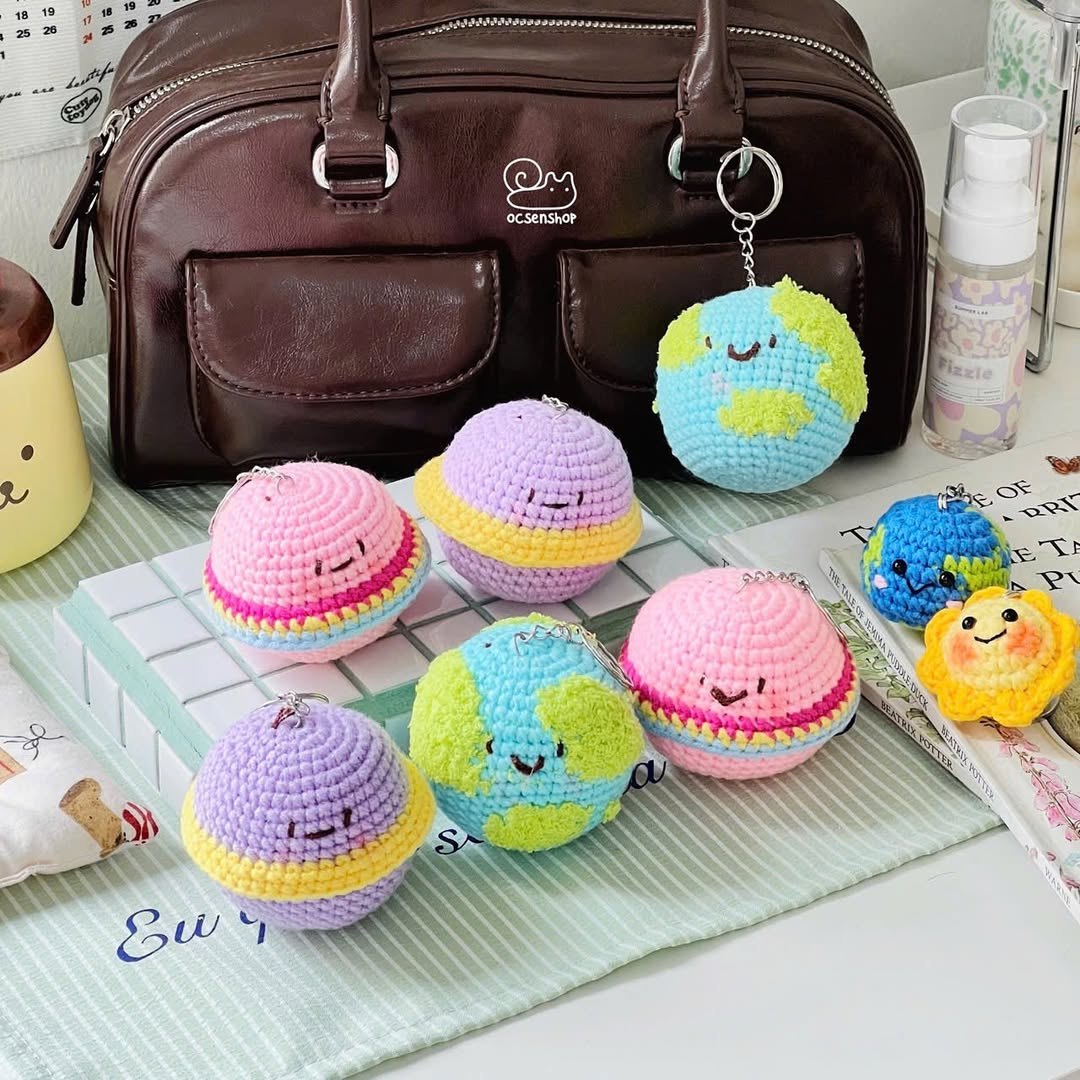 Móc khóa len Hành tinh