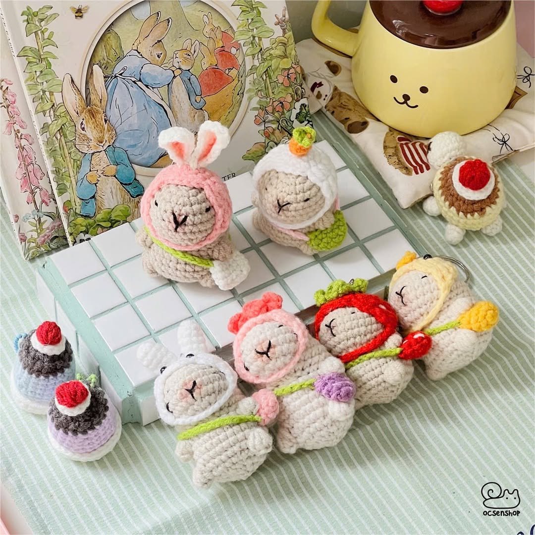 Móc khóa len Capybara cosplay