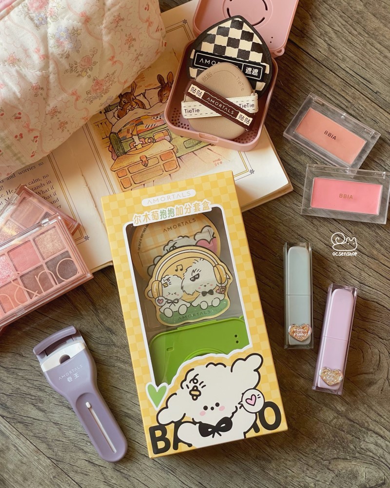 Bộ bông mút Amortals tán kem nền puppy (2c + 1 hộp đựng)