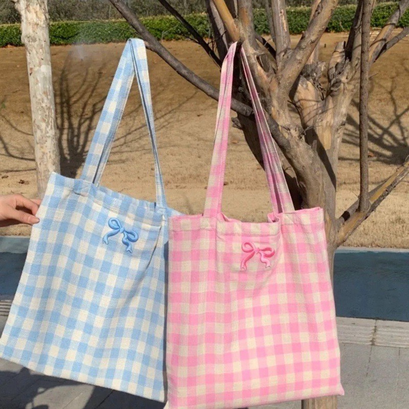 Totebag thêu nơ nền kẻ ô
