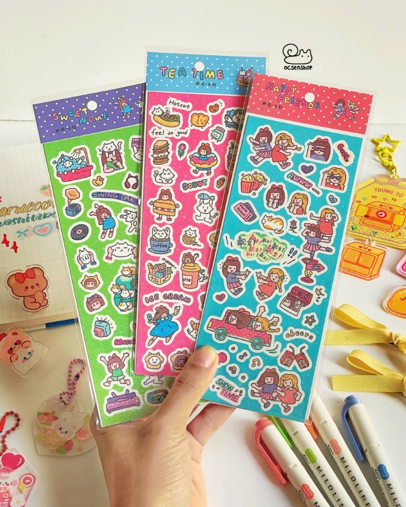 Sticker cán nhũ cô bé tóc nâu (1 tấm)
