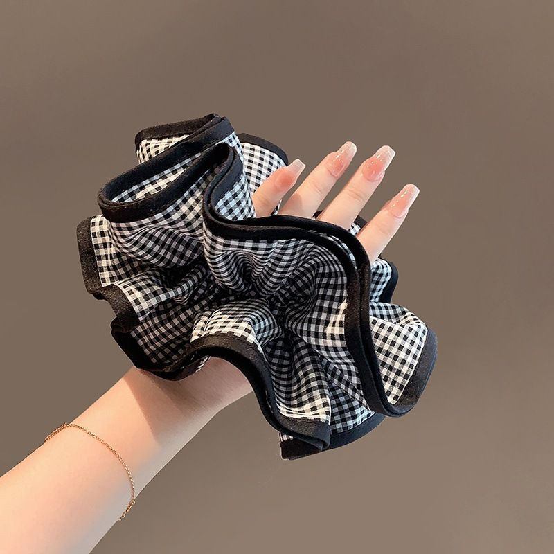 Scrunchie kẻ ô viền đen (4 lớp)