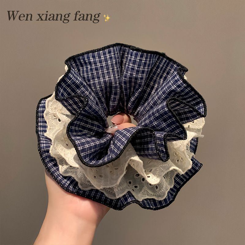 Scrunchie kẻ ô xanh dương kèm ren (4 lớp)