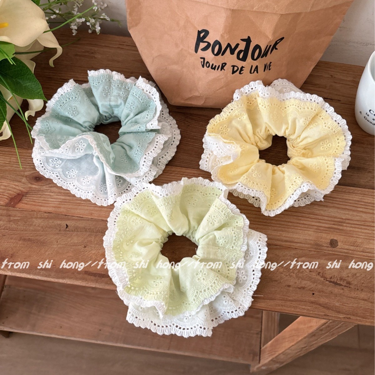 Scrunchie trơn màu viền ren (4 lớp)